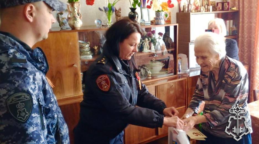 Подмосковные росгвардейцы поздравили ветеранов Великой Отечественной войны