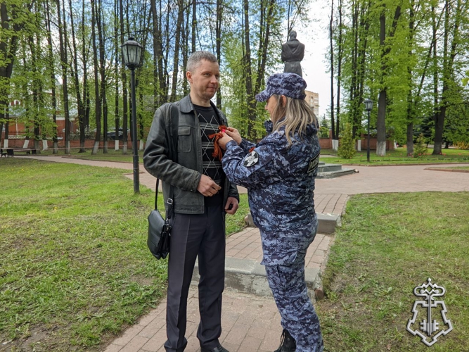 Акцию «Георгиевская ленточка» поддержали росгвардейцы в Подмосковье