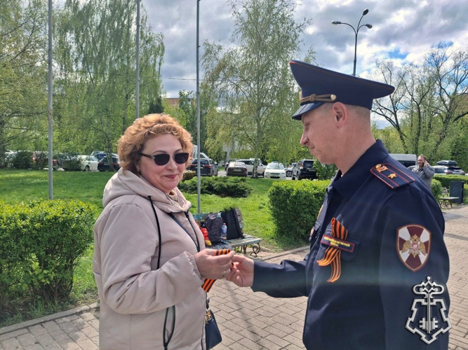 Акцию «Георгиевская ленточка» поддержали росгвардейцы в Подмосковье