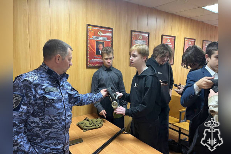 Росгвардейцы провели День открытых дверей для школьников в  Подмосковье