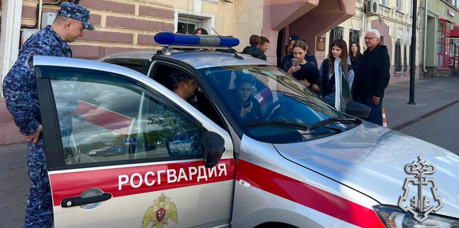Росгвардейцы провели День открытых дверей для школьников в  Подмосковье