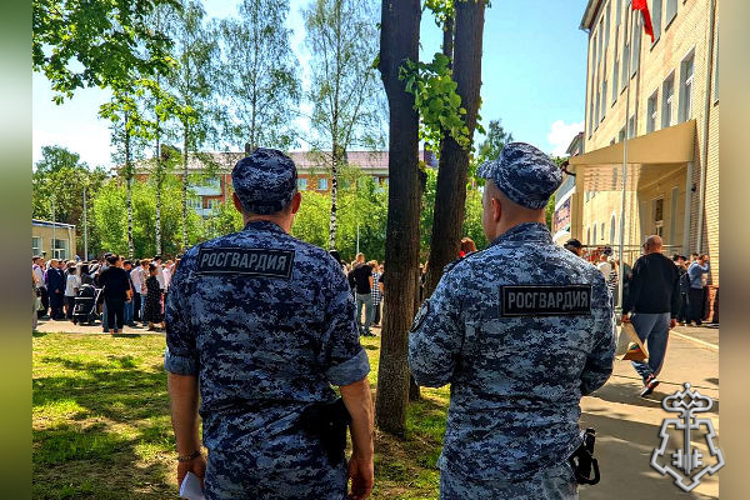 В Подмосковье сотрудники Росгвардии обеспечили безопасность выпускников на «Последних звонках»