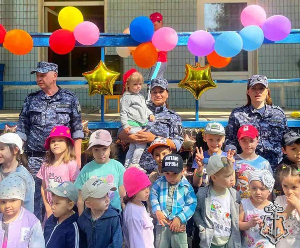 Подмосковные росгвардейцы продолжают акцию «Каникулы с Росгвардией»