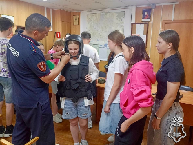 Подмосковные росгвардейцы продолжают акцию «Каникулы с Росгвардией»