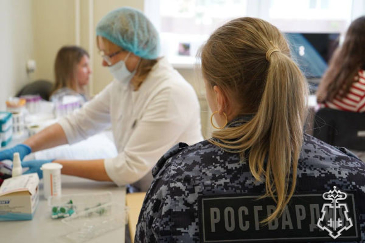 Сотрудники подмосковного главка Росгвардии приняли участие в донорской акции «От сердца к сердцу» (видео)