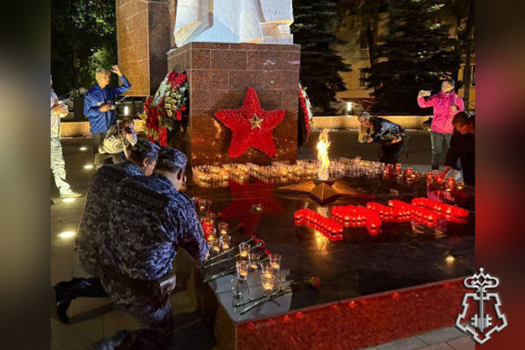 Сотрудники подмосковного главка Росгвардии приняли участие в акции «Свеча памяти»