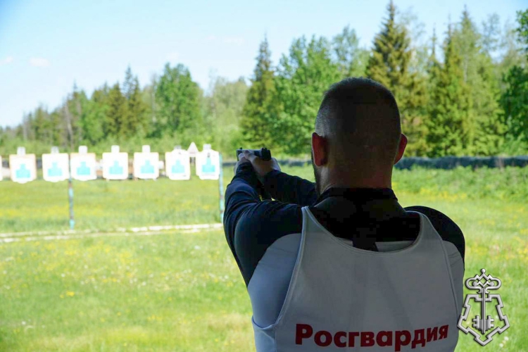 Сотрудники подмосковного главка Росгвардии приняли участие в чемпионате по служебному двоеборью