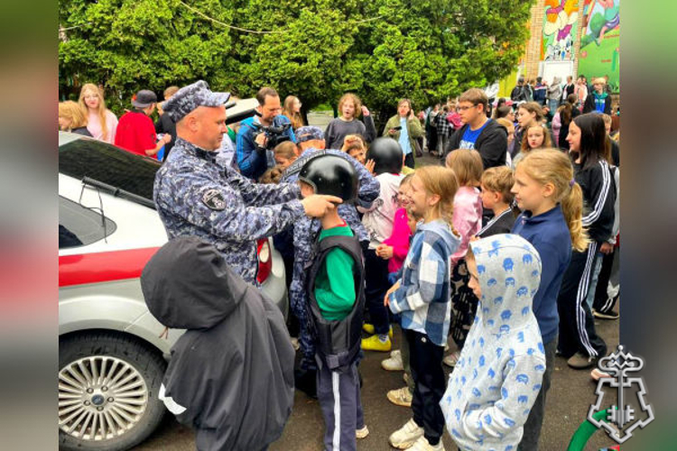 В Подмосковье сотрудники Росгвардии провели патриотическое мероприятие для подрастающего поколения