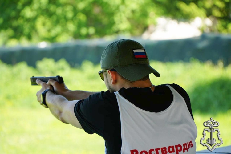 Сотрудники подмосковного главка Росгвардии приняли участие в чемпионате по служебному двоеборью