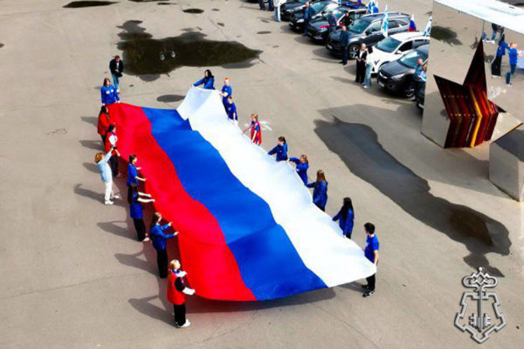 В День Государственного флага Российской Федерации сотрудники подмосковного главка Росгвардии приняли участие в масштабном автопробеге