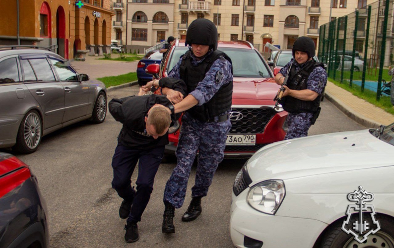 В Подмосковье росгвардейцы продемонстрировали эффективную защиту от автоугона и агрессивных водителей