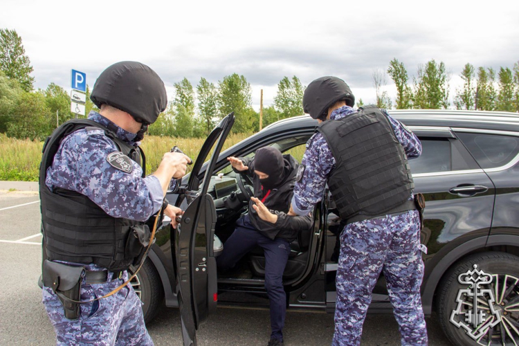 В Подмосковье росгвардейцы продемонстрировали эффективную защиту от автоугона и агрессивных водителей