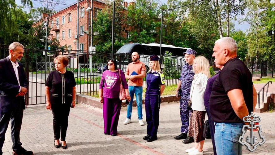Сотрудники подмосковного главка Росгвардии проверили готовность образовательных учреждений к учебному году 