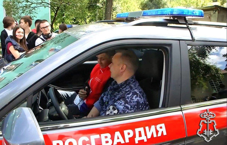 Росгвардейцы провели урок мужества для подрастающего поколения в Подмосковье
