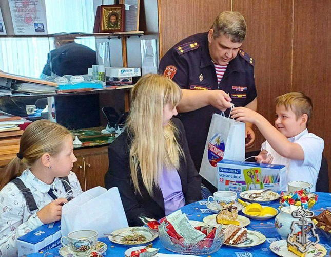 В Подмосковье росгвардейцы поздравили будущих школьников с началом учебного года