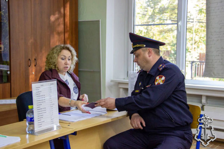 Росгвардейцы участвуют в Едином дне голосования в Подмосковье