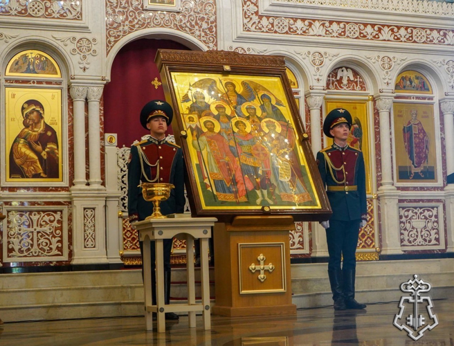 Сотрудники подмосковного главка Росгвардии приняли участие в обеспечении правопорядка при передаче священной иконы в Главный храм Росгвардии