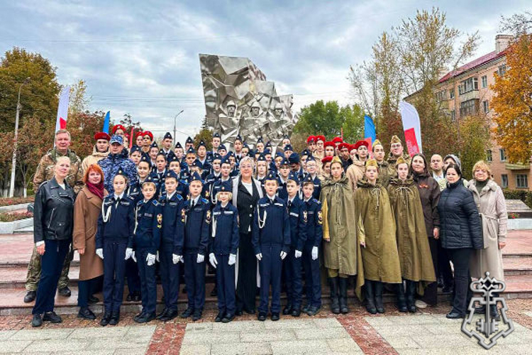 В Подмосковье росгвардейцы и кадеты почтили память подвигов подольских курсантов