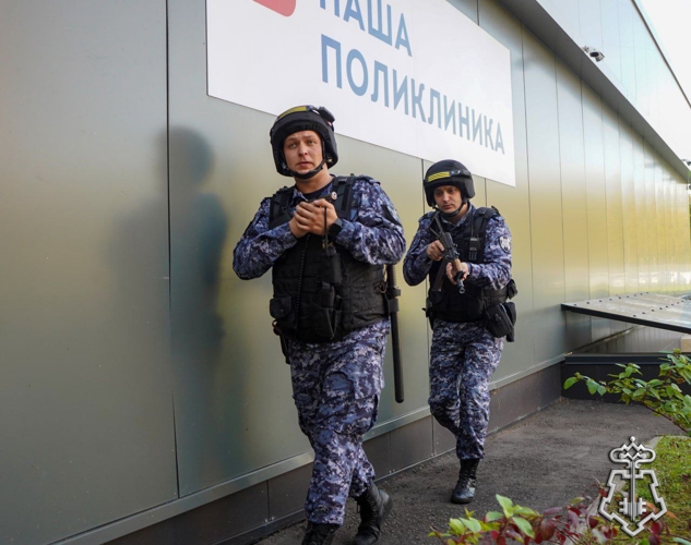 В Подмосковье сотрудники Росгвардии провели учения по обеспечению безопасности объекта здравоохранения