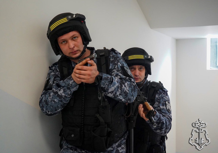 В Подмосковье сотрудники Росгвардии провели учения по обеспечению безопасности объекта здравоохранения