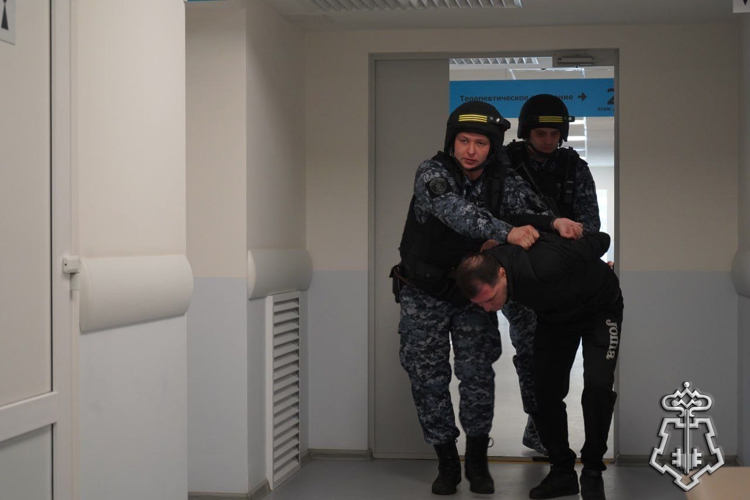 В Подмосковье сотрудники Росгвардии провели учения по обеспечению безопасности объекта здравоохранения