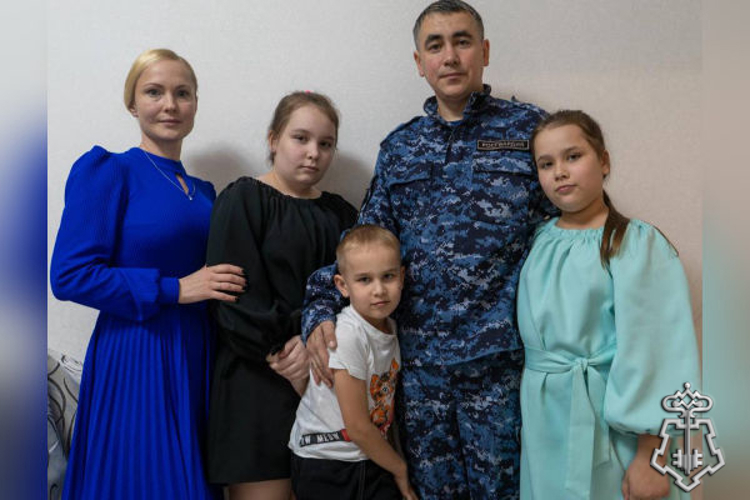 В День отца героем рубрики "Знай наших" стал сотрудник вневедомственной охраны Главного управления Росгвардии по Московской области