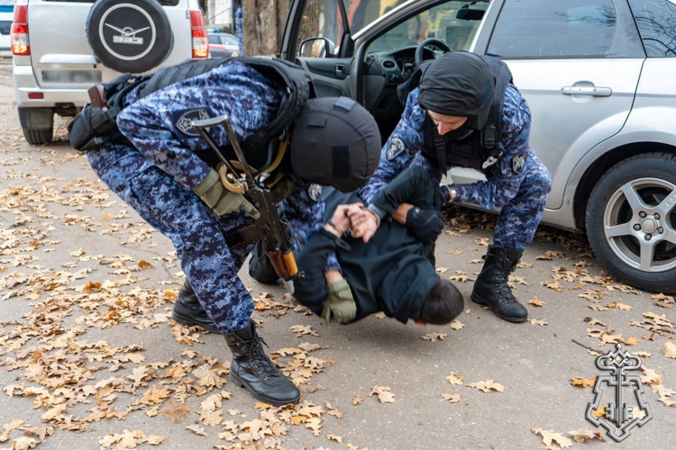 Сотрудники вневедомственной охраны Росгвардии провели тактико-специальные учения по задержанию преступников в Подмосковье