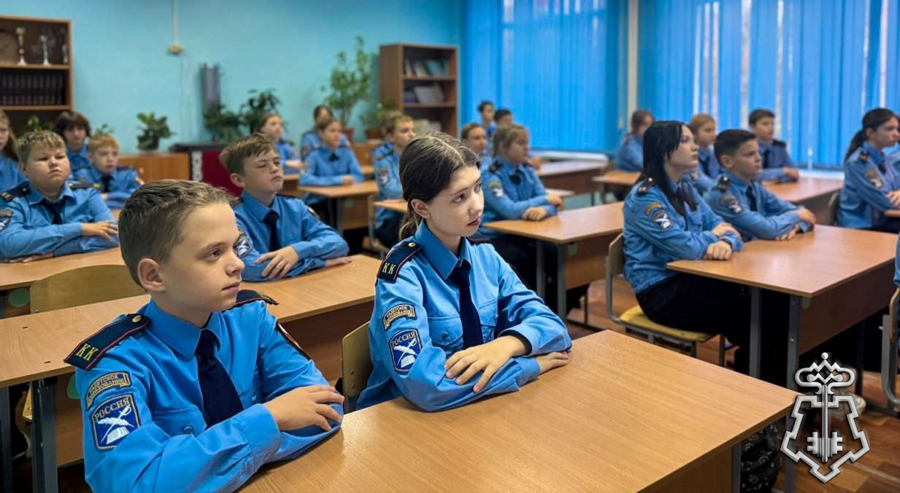 Сотрудники Росгвардии провели урок мужества и конкурс рисунков 