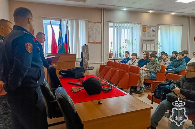 Росгвардейцы провели День открытых дверей для студентов колледжа в Одинцово