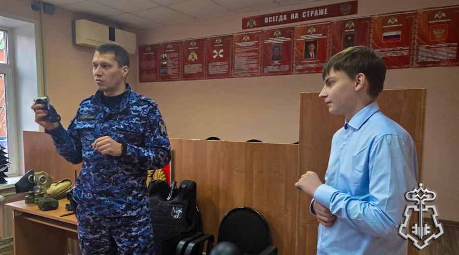 Росгвардейцы провели урок мужества для учеников