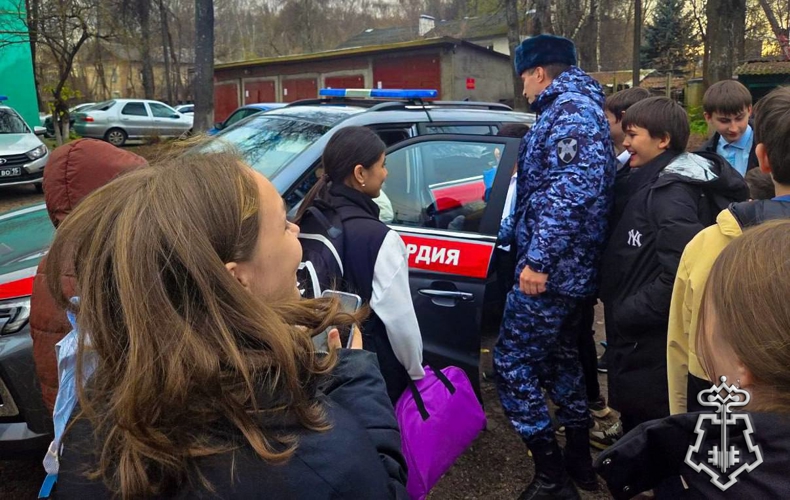 Росгвардейцы провели урок мужества для учеников