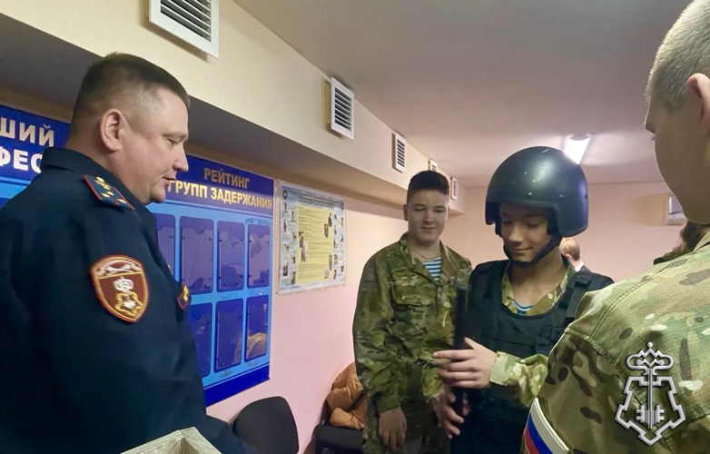 Росгвардейцы организовали День открытых дверей для школьников Подмосковья