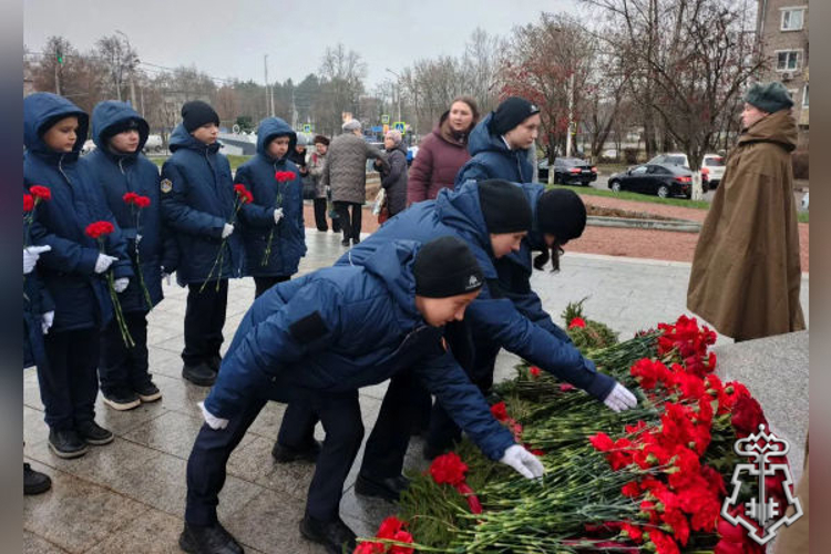 Росгвардейцы и кадеты почтили память героев битвы под Москвой в Подмосковье
