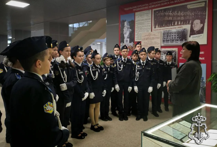 Росгвардейцы организовали экскурсию для кадетов в Подмосковье