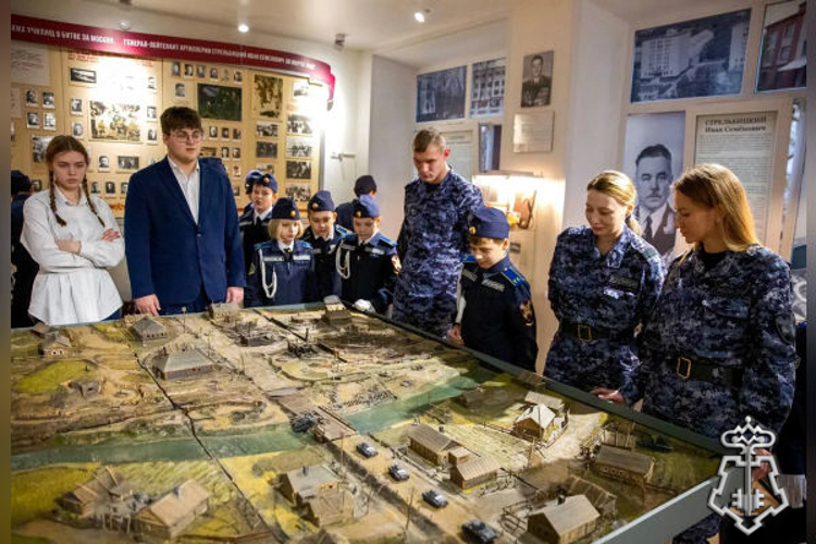 Росгвардейцы провели патриотическое мероприятие для кадетов в Подмосковье