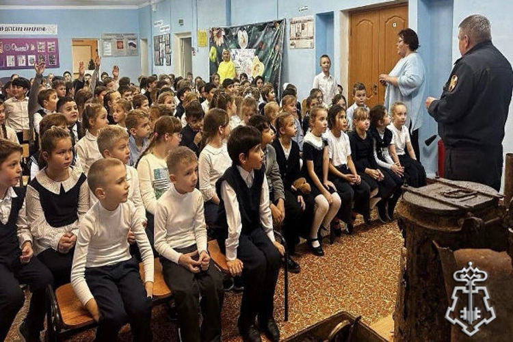 Росгвардейцы провели патриотическое мероприятие, посвящённое Дню Конституции