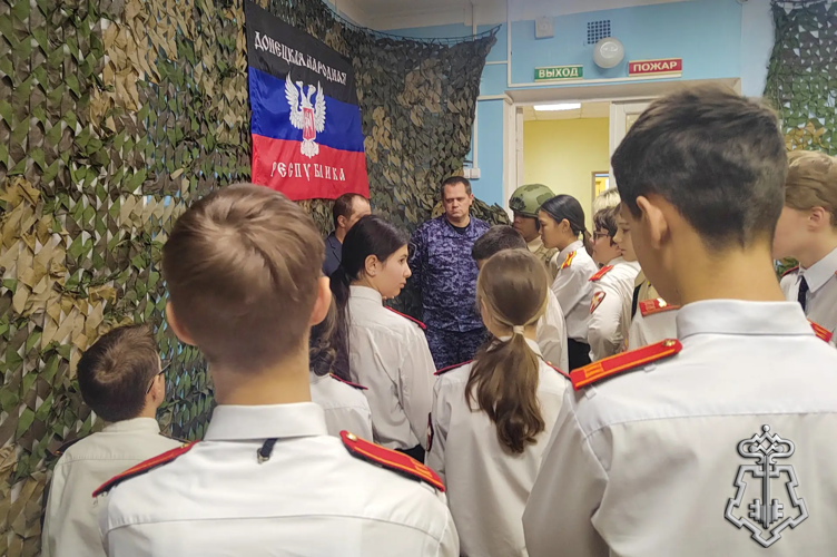 В Подмосковье росгвардейцы организовали экскурсию в музей для кадетов подшефного класса (Видео)
