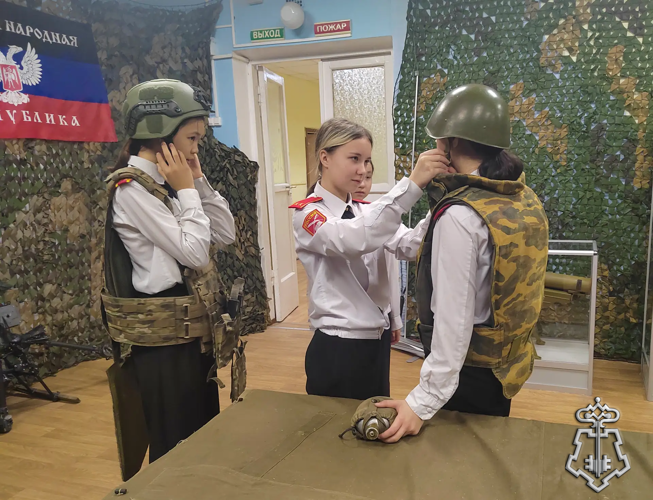 В Подмосковье росгвардейцы организовали экскурсию в музей для кадетов подшефного класса (Видео)