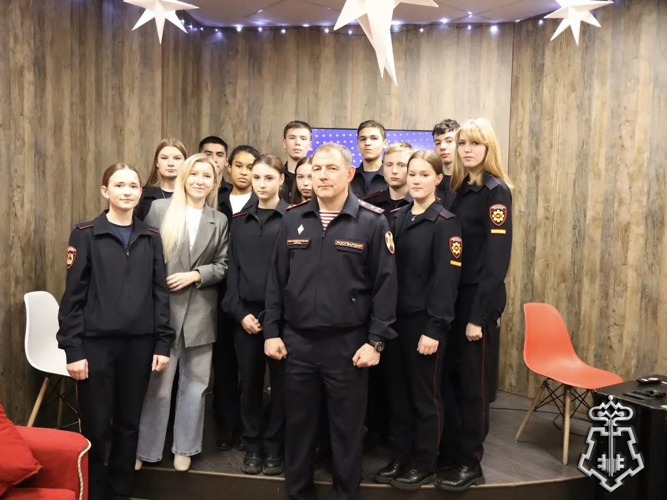 В День Конституции офицер Росгвардии провёл патриотическое мероприятие для школьников (видео)