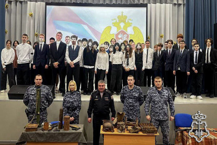 Росгвардейцы провели урок мужества, посвящённый Дню неизвестного солдата