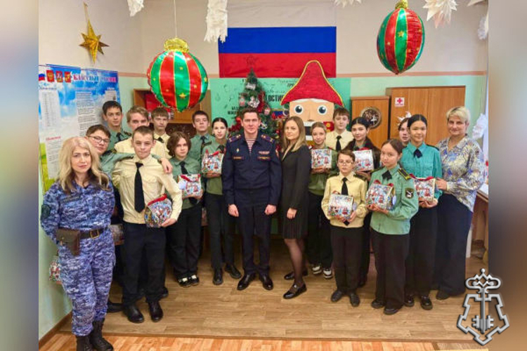 Росгвардейцы поздравили школьников с Новым годом и Рождеством в Подмосковье