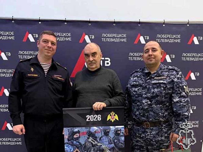 Сотрудники подмосковного главка Росгвардии поздравили коллективы региональных печатных изданий с профессиональным праздником