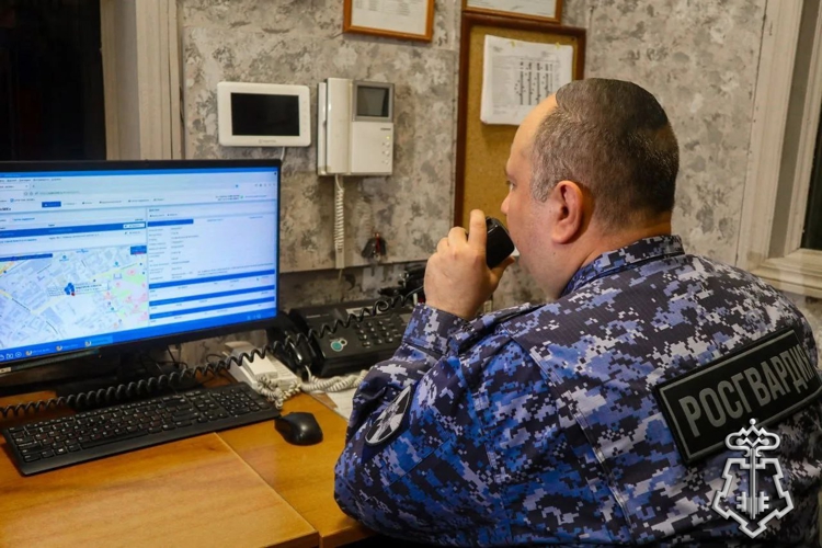 Сотрудники подмосковного главка Росгвардии провели учения по отработке действий при автоугоне и защите автовладельцев от агрессивных граждан (видео)