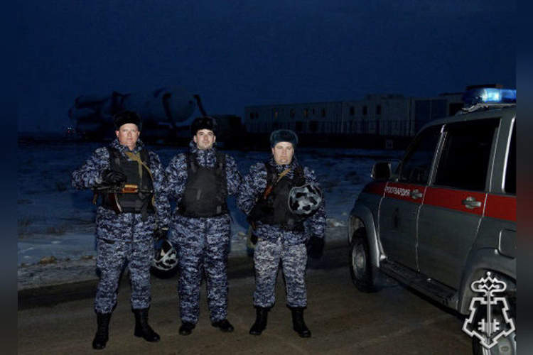 Росгвардейцы обеспечили безопасность транспортировки ракеты-носителя «Протон» на космодроме «Байконур» (видео)