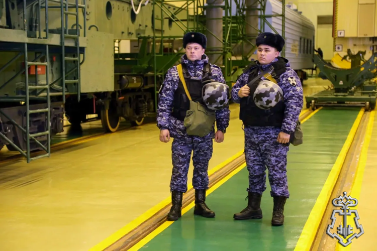 Сотрудники вневедомственной охраны подмосковного главка Росгвардии на комплексе «Байконур» отмечают 54-ю годовщину со дня образования подразделения
