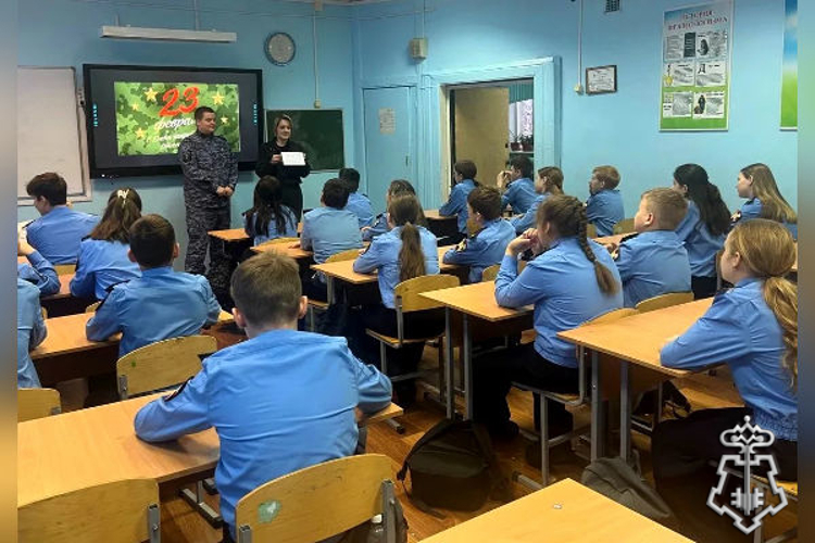 Росгвардейцы провели урок мужества для кадетов подшефного класса в Подмосковье