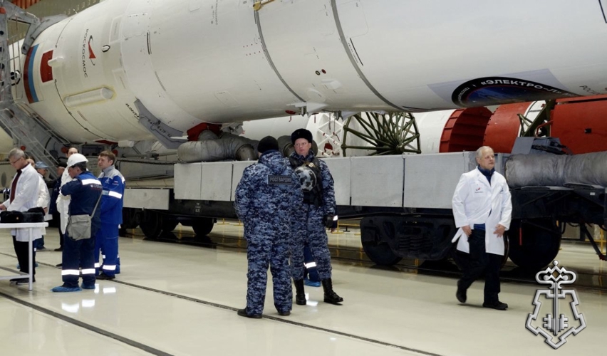 Росгвардейцы обеспечили безопасность транспортировки ракеты-носителя «Протон» на космодроме «Байконур» (видео)