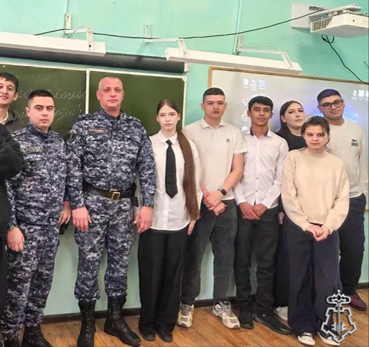 Сотрудники вневедомственной охраны рассказали школьникам о Росгвардии