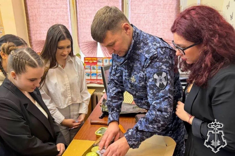 Сотрудник Росгвардии провел урок мужества для студентов в Подмосковье