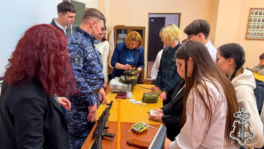 Сотрудник Росгвардии провел урок мужества для студентов в Подмосковье